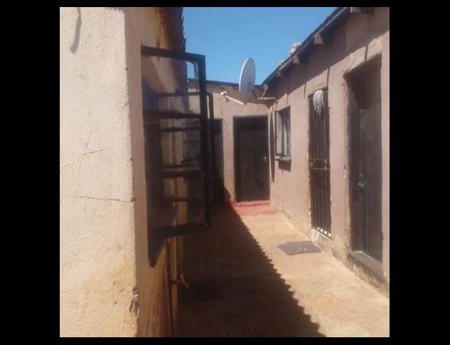 8 BEDROOM HOUSE FOR SALE IN ISITHAME